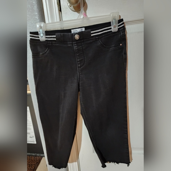 (2 pair) Girls Jorache stretch cut off jeans with elastic waist. - Picture 4 of 7